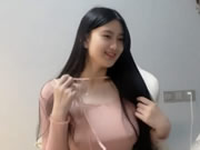 可愛的娃娃音清純美少女直播挑逗